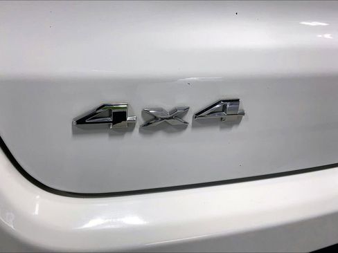 Used 2023 Jeep Compass Sport image 39