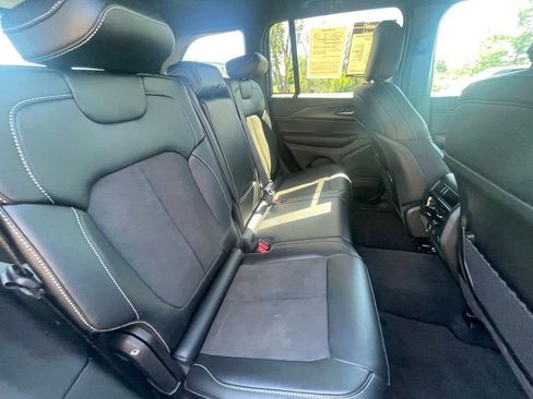 Used 2025 Jeep Grand Cherokee Altitude AWD/4WD image 26