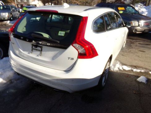 Used 2015 Volvo V60 T5 Premier image 5