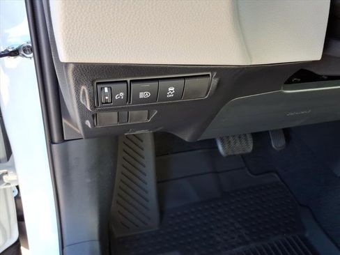 New 2026 Toyota Corolla Cross L image 10