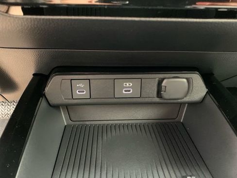 New 2026 Toyota Prius Plug-In Hybrid FWD image 24