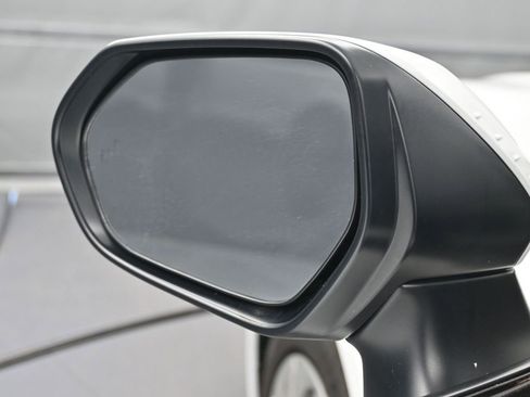 Used 2024 Toyota Corolla SE w/ SE Premium Package FWD image 5