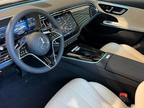 New 2025 Mercedes-Benz E 350 4MATIC Sedan image 10