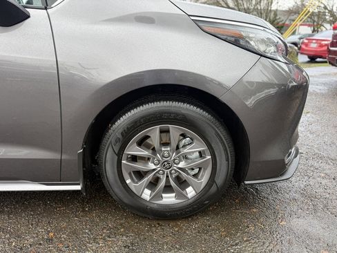 Certified 2023 Toyota Sienna XLE image 11