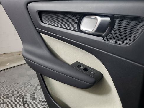 Certified 2025 Volvo XC40 B5 Plus AWD/4WD image 14