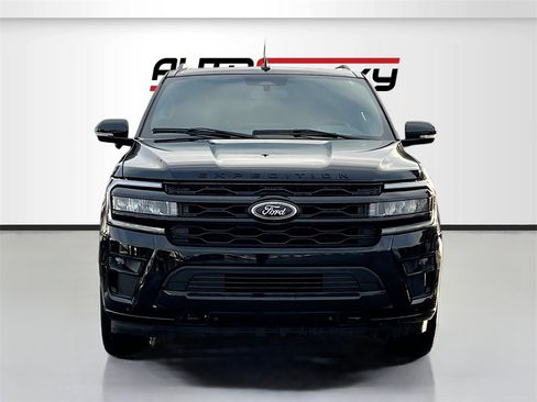 Used 2023 Ford Expedition Limited image 2