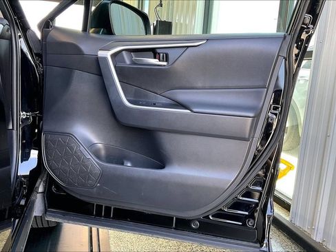 Used 2025 Toyota RAV4 XLE FWD image 24