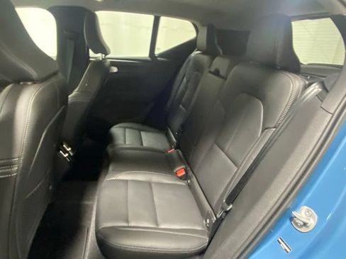 Certified 2025 Volvo XC40 B5 Plus AWD/4WD image 13