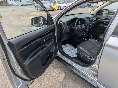 Used 2020 Mitsubishi Outlander SE FWD image 20