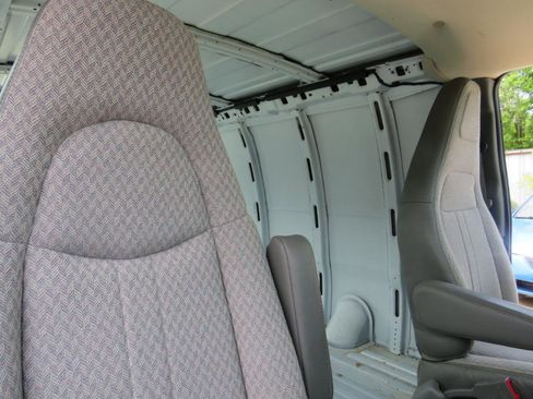 Used 2008 Chevrolet Express 1500 RWD image 16
