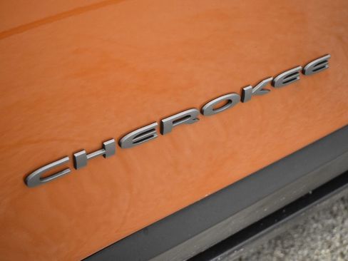 Certified 2016 Jeep Cherokee Trailhawk w/ Comfort/Convenience Group image 23