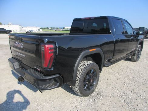 New 2026 GMC Sierra 2500 AT4 w/ AT4 Premium Plus Package AWD/4WD image 5