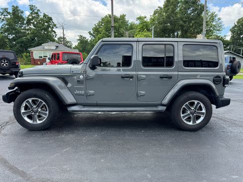 Used 2019 Jeep Wrangler Unlimited Sahara AWD/4WD image 4