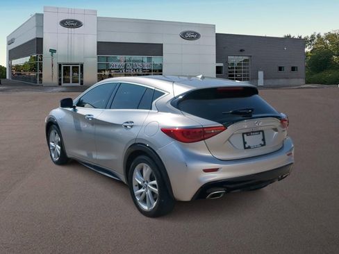Used 2018 INFINITI QX30 image 8