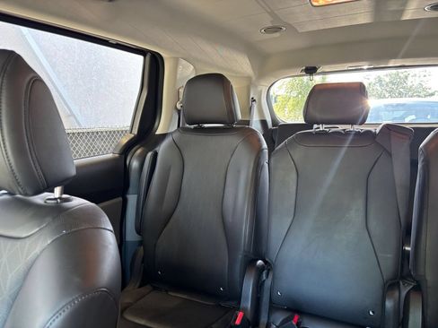 Used 2026 Kia Carnival FWD image 42