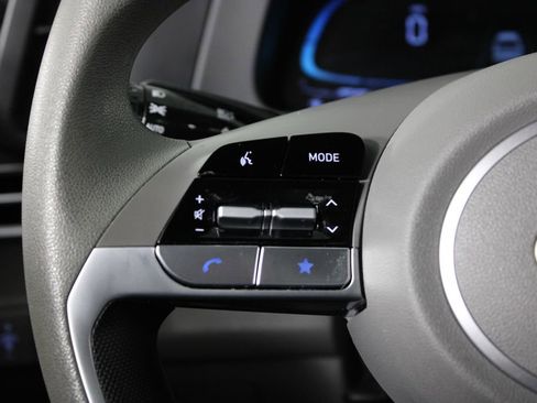Certified 2025 Hyundai Elantra SE FWD image 26