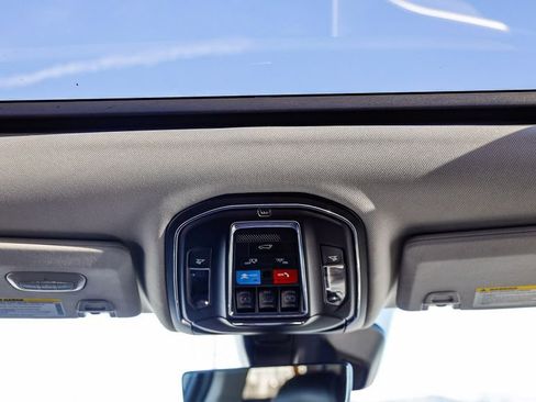 Used 2023 Jeep Grand Cherokee Limited w/ Luxury Tech Group II image 17