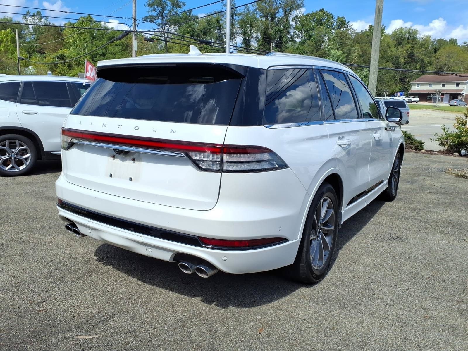 Used 2020 Lincoln Aviator Grand Touring w/ Equipment Group 302A AWD/4WD image 3