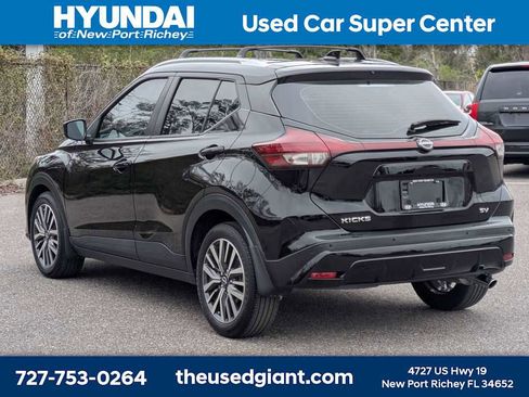 Used 2022 Nissan Kicks SV w/ Exterior Package image 3