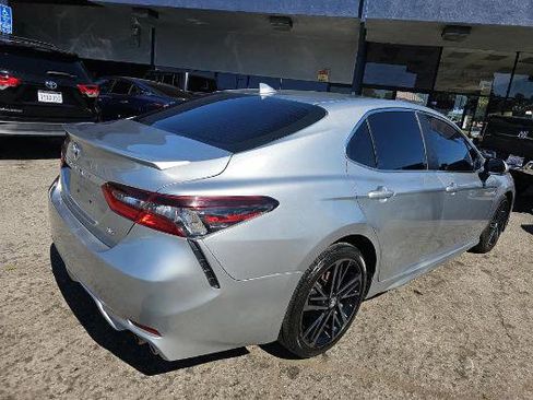 Used 2022 Toyota Camry SE FWD image 2