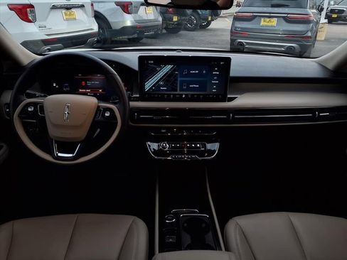 Certified 2025 Lincoln Corsair FWD image 4