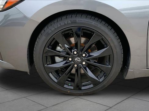 Used 2023 Nissan Maxima SR w/ Sport Mat Group FWD image 11