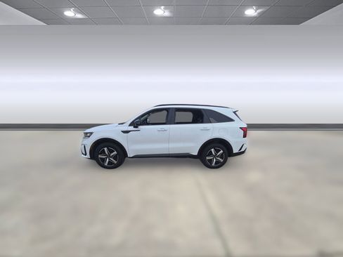 Used 2023 Kia Sorento S w/ Panoramic Sunroof Package image 2