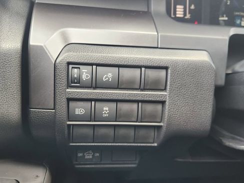 Certified 2025 Toyota Tacoma SR5 image 21