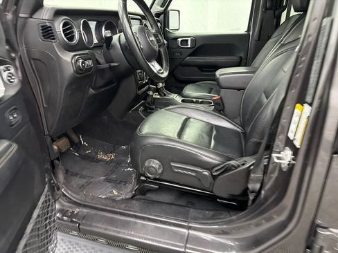 Used 2018 Jeep Wrangler Unlimited Sahara AWD/4WD image 10