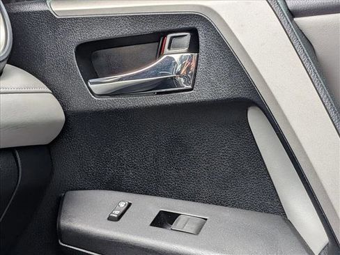 Used 2018 Toyota RAV4 XLE FWD image 3