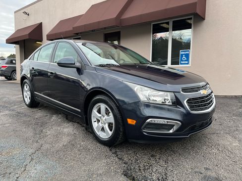Used 2016 Chevrolet Cruze LT image 2
