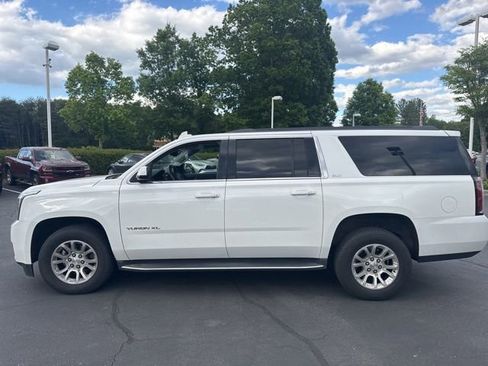 Used 2017 GMC Yukon XL SLT w/ Open Road Package AWD/4WD image 8