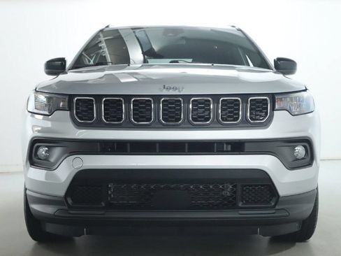Used 2025 Jeep Compass Latitude AWD/4WD image 5