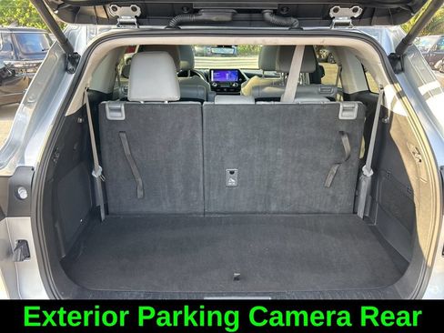 Used 2024 Toyota Highlander Platinum FWD image 31