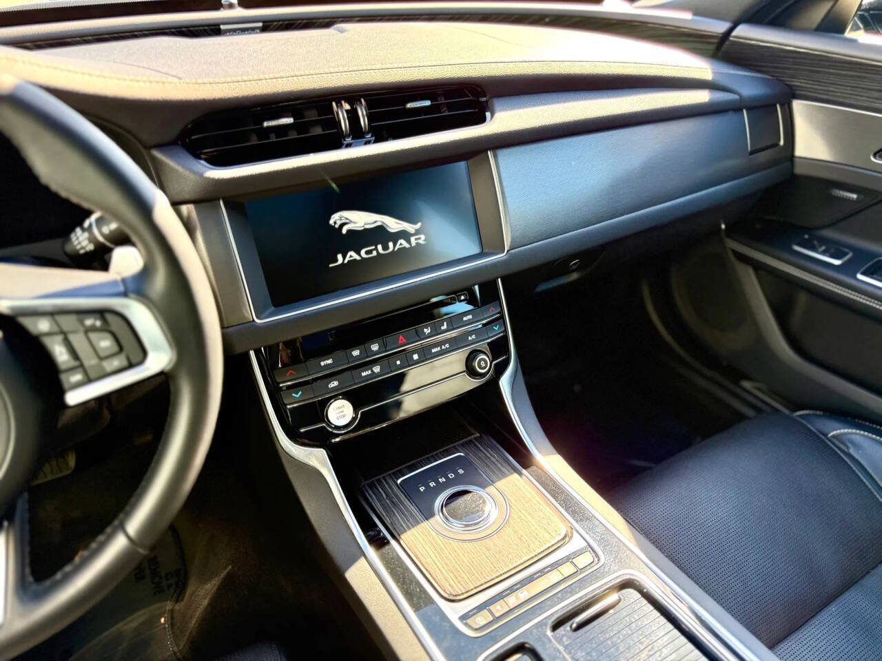 Used 2018 Jaguar XF S AWD/4WD image 19