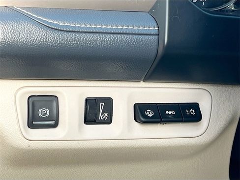 Used 2023 GMC Acadia Denali w/ Black Diamond Edition image 10