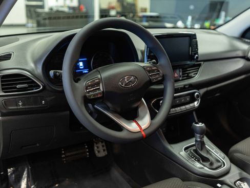 Used 2018 Hyundai Elantra GT FWD image 10