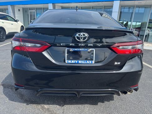 Used 2021 Toyota Camry SE w/ Cold Weather Package FWD image 15