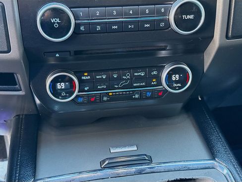 Used 2018 Ford Expedition Max XLT w/ Equipment Group 202A image 13