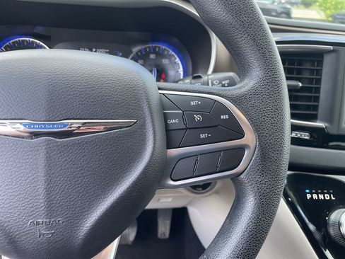 Used 2020 Chrysler Voyager Lxi FWD image 16