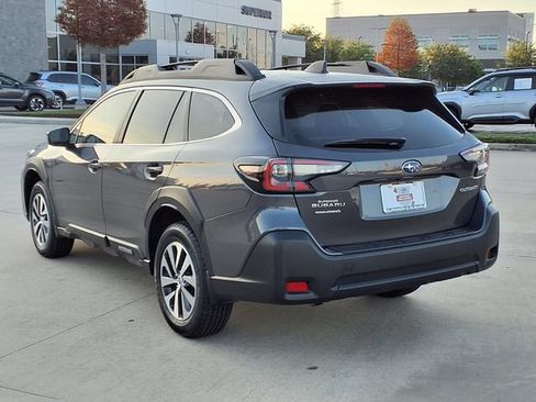 Used 2025 Subaru Outback Premium w/ Popular Package #1A AWD/4WD image 2
