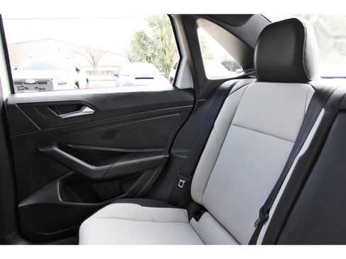 Used 2021 Volkswagen Jetta R-Line w/ R-Line Cold Weather Package image 11