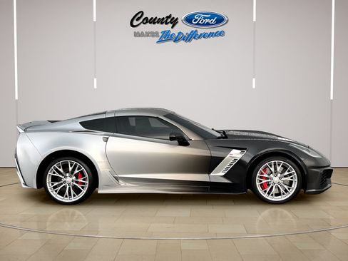Used 2016 Chevrolet Corvette Z06 w/ 3LZ Preferred Equipment Group RWD image 13