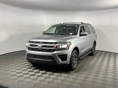 Used 2024 Ford Expedition Max XLT image 3