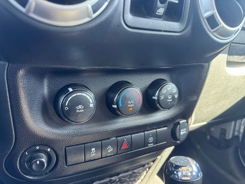 Used 2018 Jeep Wrangler Unlimited Sahara image 13