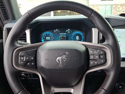 Used 2025 Ford Bronco Heritage Edition AWD/4WD image 25