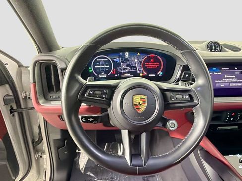 Used 2024 Porsche Cayenne Coupe AWD/4WD image 11