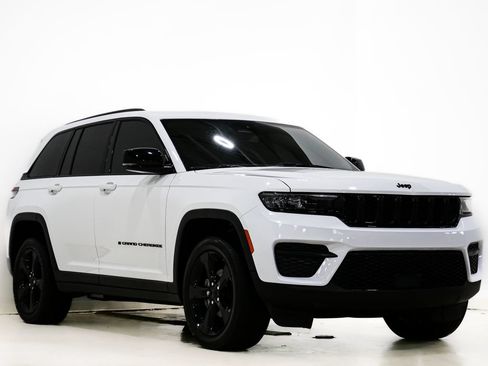 Used 2024 Jeep Grand Cherokee Altitude AWD/4WD image 1