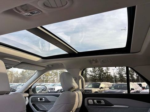 Used 2025 Ford Explorer Platinum w/ Ultimate Package image 13