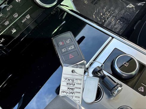 Used 2023 Land Rover Range Rover Long Wheelbase SE image 25